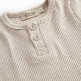 Kortærmet baby modal bodystocking med stolpe knaplukning