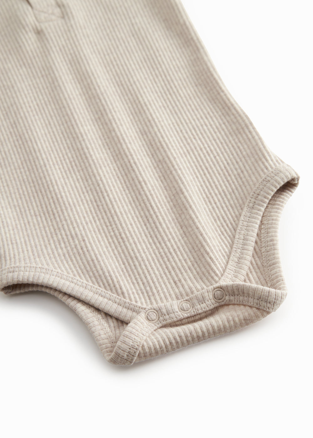 Kortærmet baby modal bodystocking med stolpe knaplukning