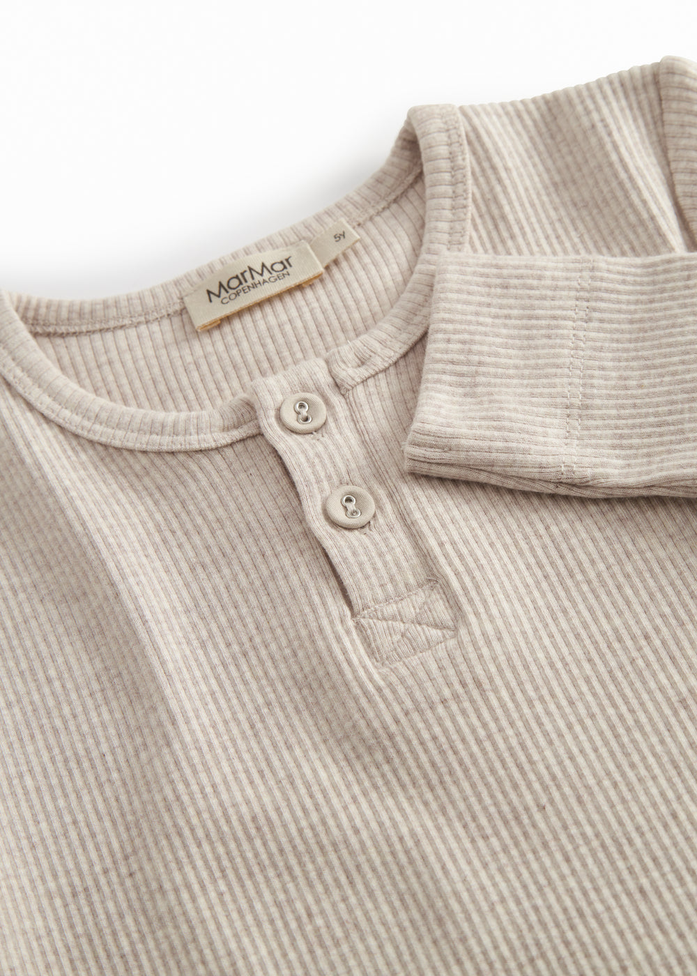 Langærmet beige modal t-shirt til børn med stolpe knaplukning