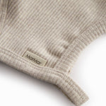 Beige baby modal hue med trykknap