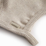 Beige baby modal hue med trykknap