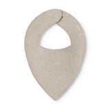 Beige baby salvesmæk som lukkes med trykknap