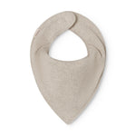 Beige baby salvesmæk som lukkes med trykknap