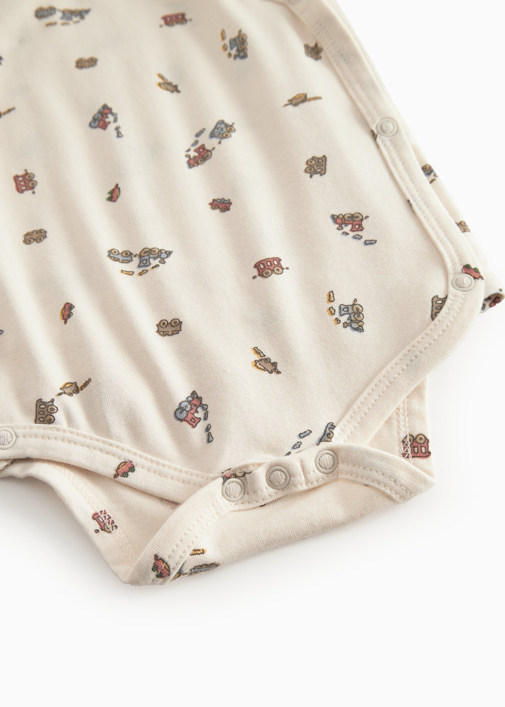 Langærmet bodystocking til nyfødt baby med slå-om-lukning og tog motif