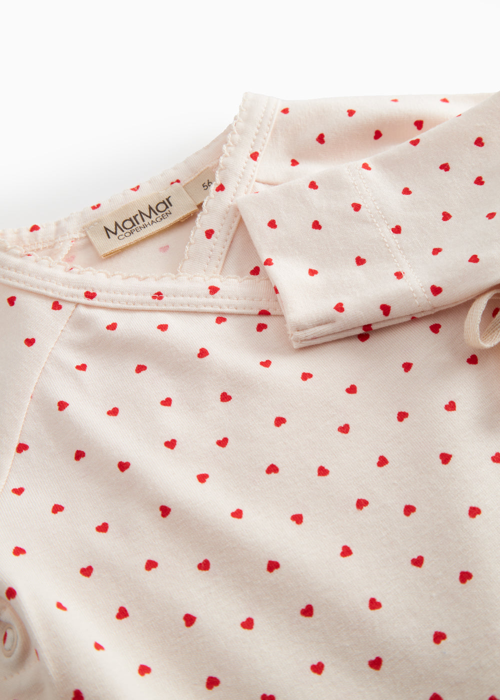 Langærmet bodystocking til nyfødte med slå-om-lukning og hjerte print