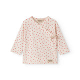 Langærmet bluse til nyfødte med slå-om-lukning og hjerte print