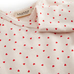 Langærmet baby heldragt med fødder, fint hjerte print og picotkanter