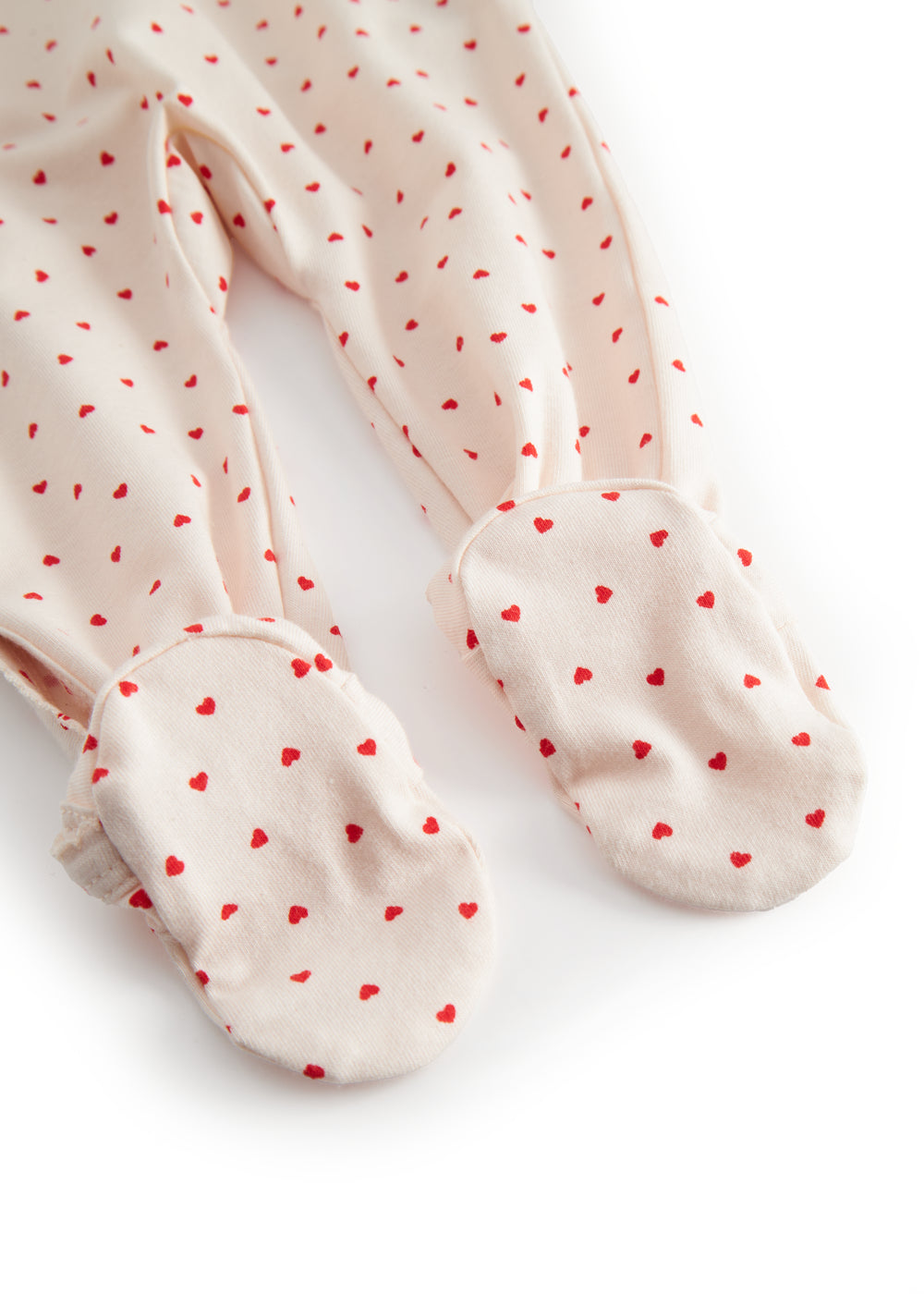 Langærmet baby heldragt med fødder, fint hjerte print og picotkanter