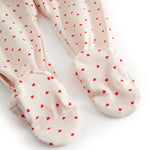 Langærmet baby heldragt med fødder, fint hjerte print og picotkanter