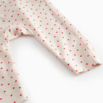 Langærmet baby heldragt med slå-om-lukning til nyfødte og fint hjerte print