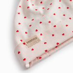 Baby hue til nyfødt med kant, knude og et sødt hjerte print 