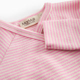 Langærmet baby bodystocking med lyserøde striber og slå-om-lukning