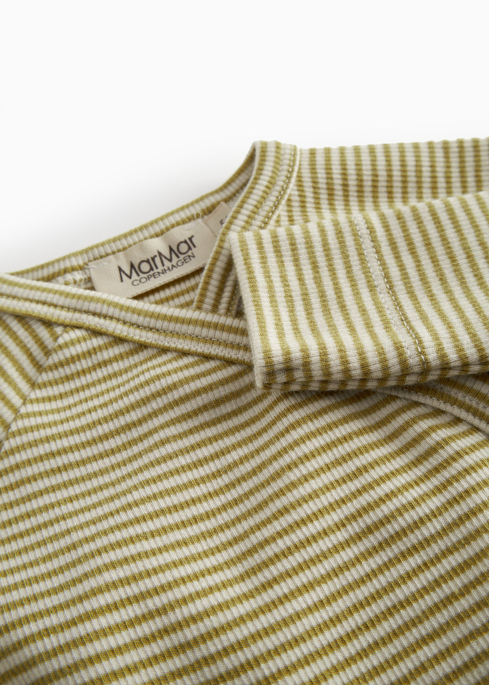 Langærmet baby bodystocking med grønne striber og slå-om-lukning