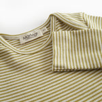 Grønstribet body med lange ærmer til baby