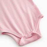 Kortærmet baby bodystocking med lyserøde striber 