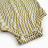 Kortærmet baby bodystocking med grønne striber 