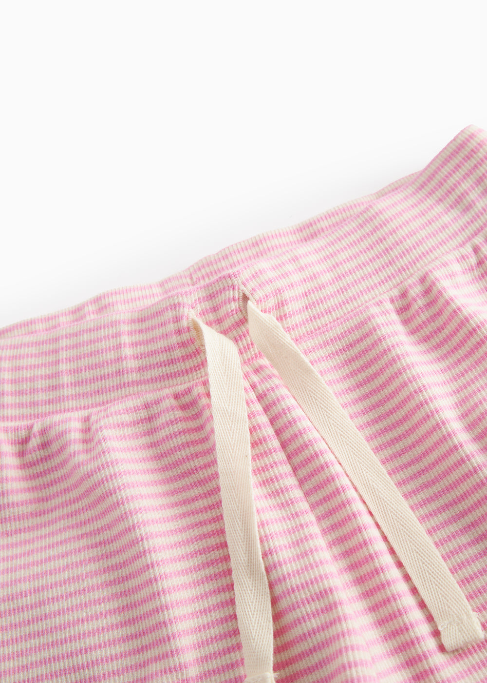 Børnehorts med lyserøde striber, bred elastik samt bindebånd 