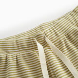 Børnehorts med grønne striber, bred elastik samt bindebånd 