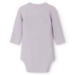 Langærmet lys lilla bodystocking til nyfødte med slå-om-lukning