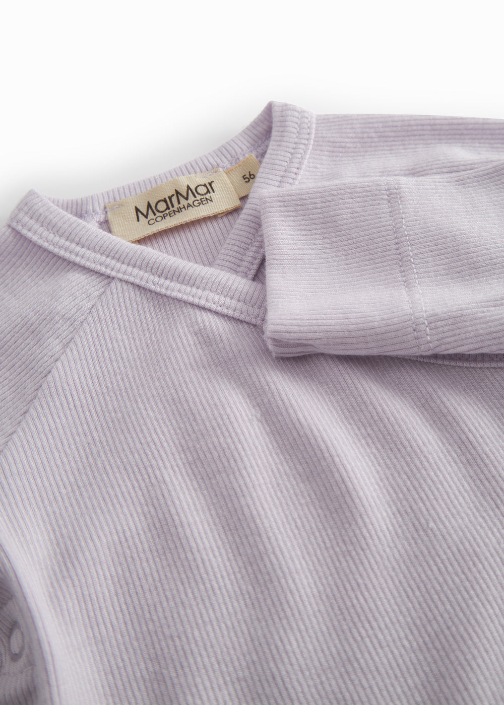 Langærmet lys lilla bodystocking til nyfødte med slå-om-lukning