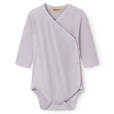 Langærmet lys lilla bodystocking til nyfødte med slå-om-lukning