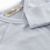 Langærmet lyseblå bodystocking til nyfødte med slå-om-lukning