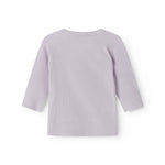 Langærmet lys lilla bluse til nyfødte med slå-om-lukning