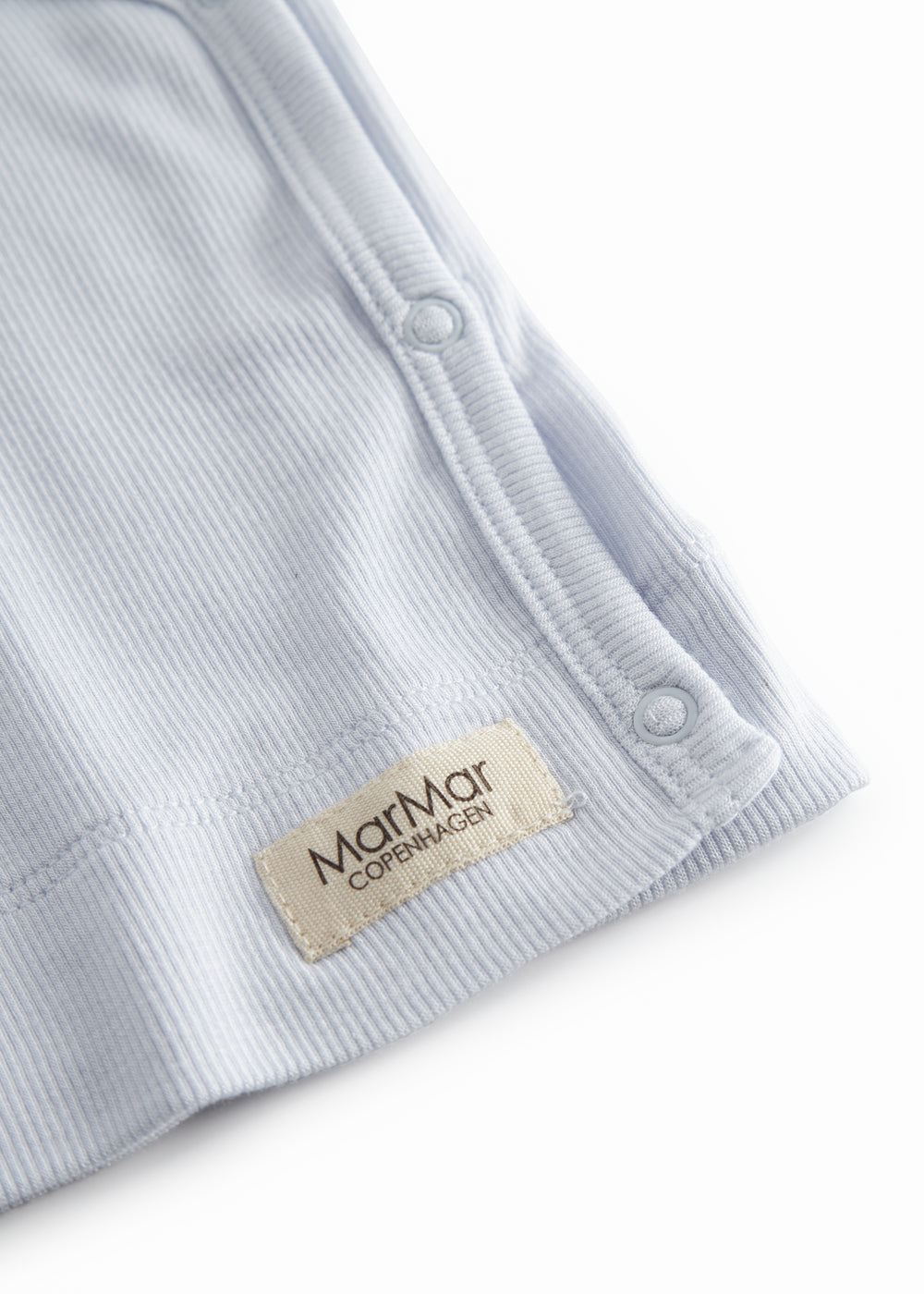 Langærmet lyseblå bluse til nyfødte med slå-om-lukning