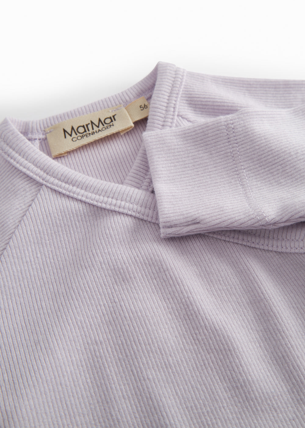 Langærmet lys lilla baby heldragt med fødder