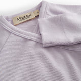 Langærmet lys lilla baby heldragt med fødder