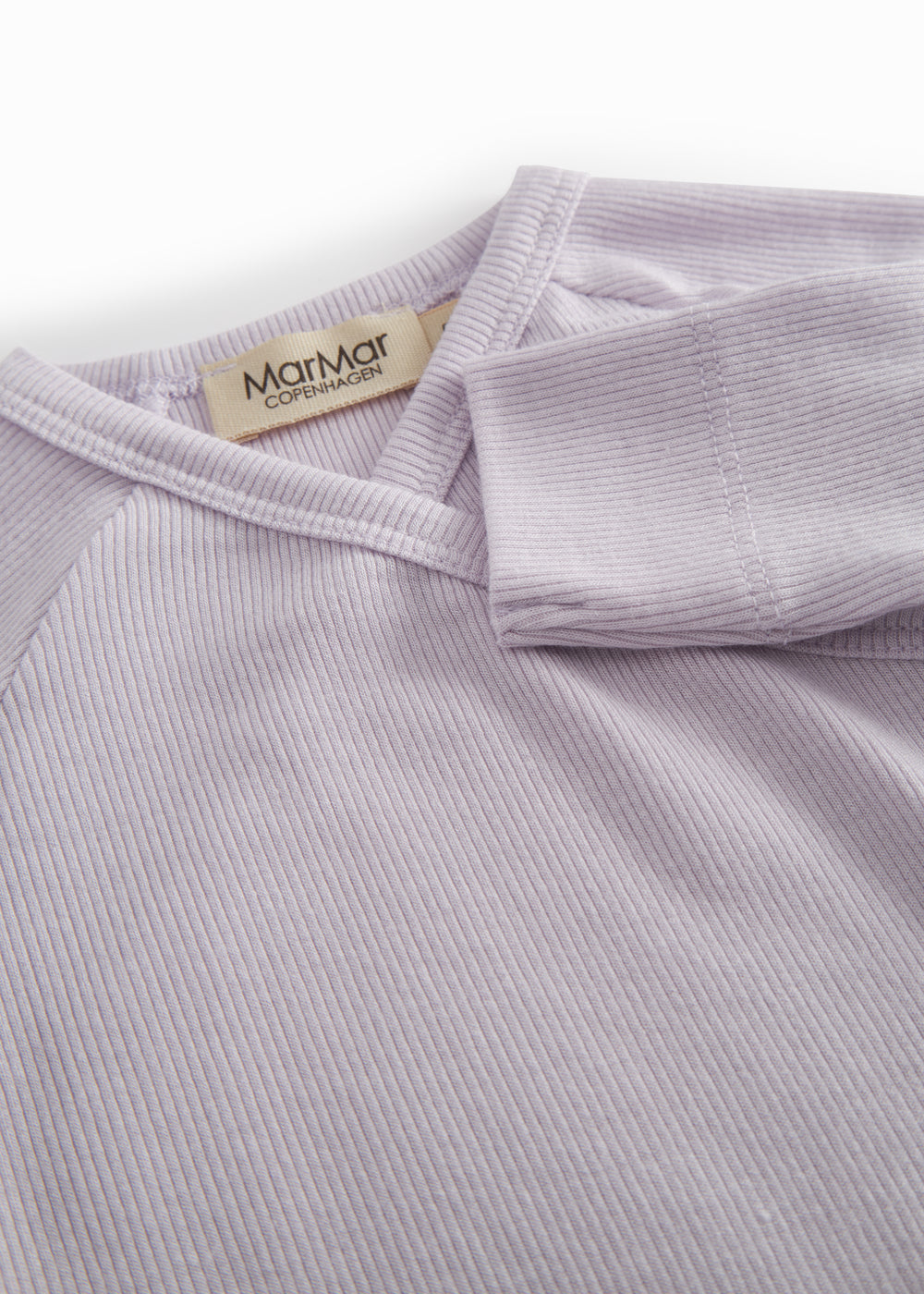 Lys lilla langærmet heldragt med slå-om-lukning til nyfødte