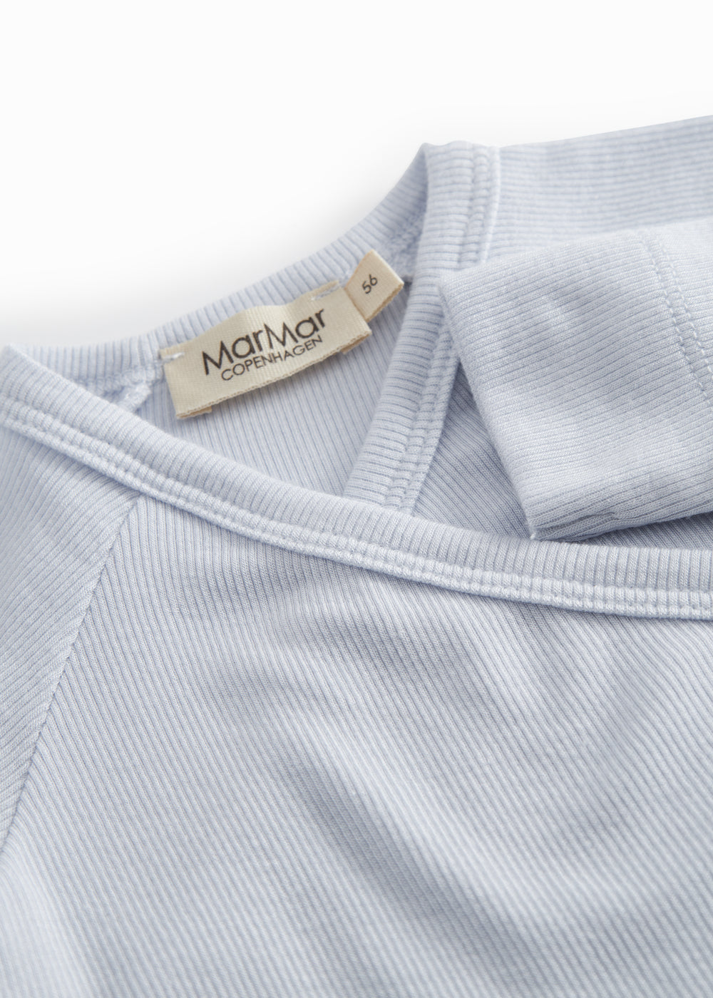 Lyseblå langærmet heldragt med slå-om-lukning til nyfødte