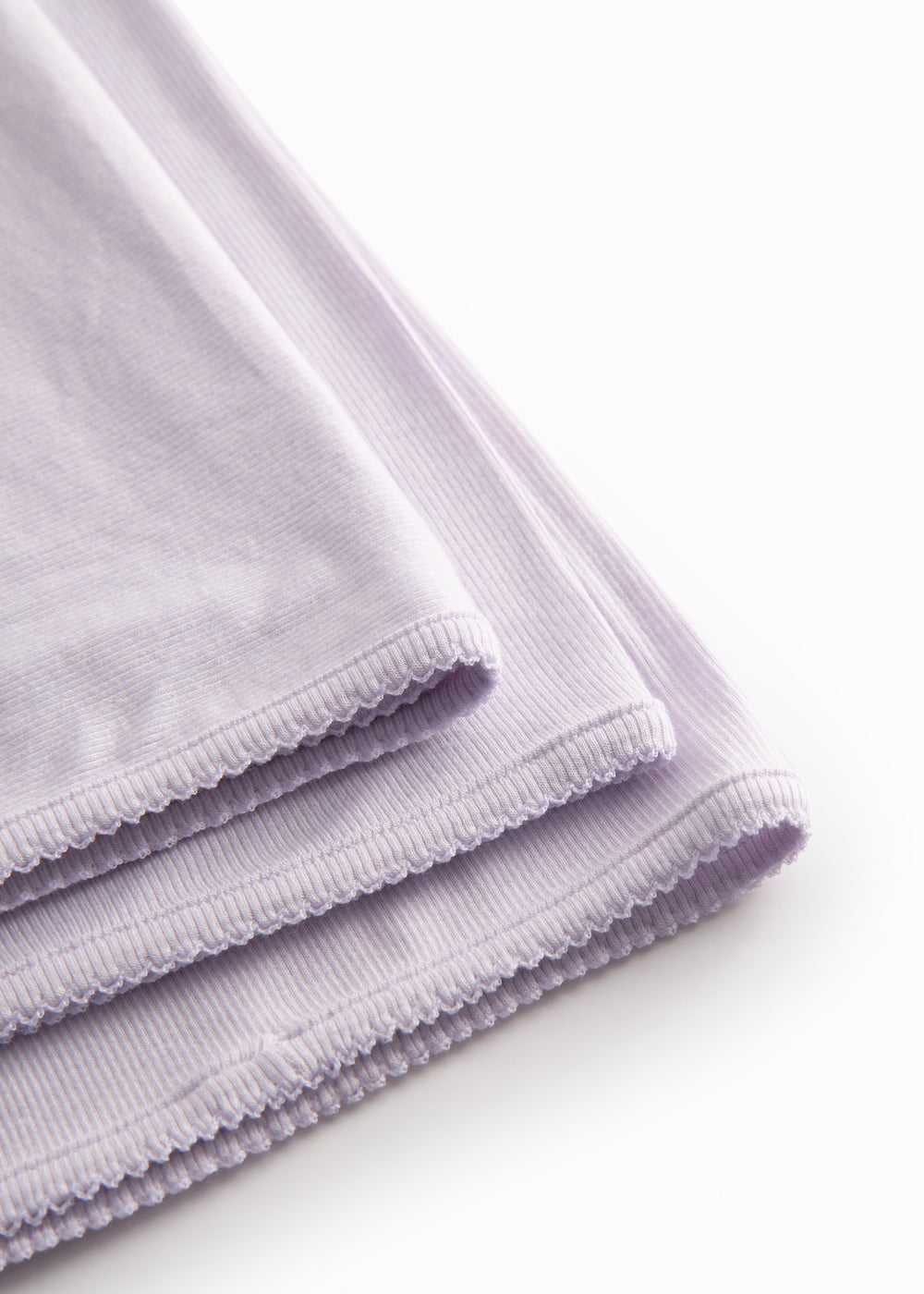 Lys lilla baby tæppe med rundede hjørner og picotkanter