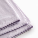 Lys lilla baby tæppe med rundede hjørner og picotkanter