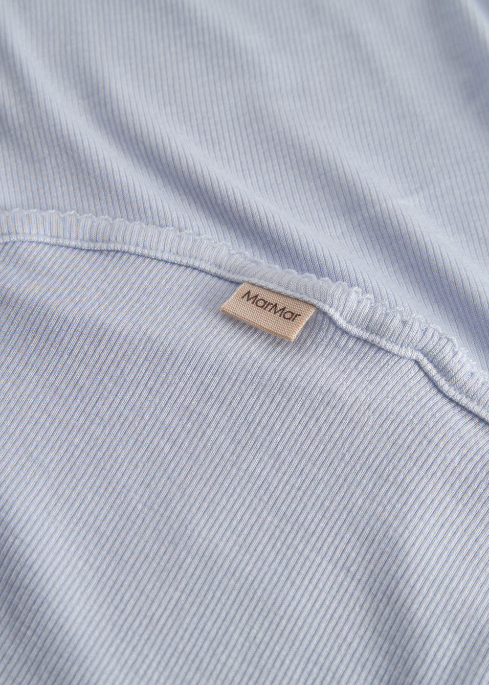 Lyseblå baby tæppe med rundede hjørner og picotkanter