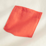 Kortærmet børne-T-shirt i råhvid med kontrastærmer og brystlomme