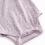 Lilla kortærmet leopard baby bodystocking