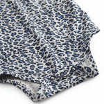 Blå langærmet leopard baby bodystocking med flæsekrave