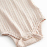 Langærmet lyserød pointelle baby bodystocking