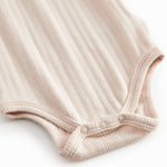 Lyserød baby bodystocking uden ærmer med stropper