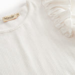 Kortærmet hvid pointelle t-shirt til børn med flæser på ærmerne