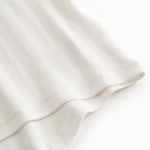 Kortærmet hvid pointelle t-shirt til børn med flæser på ærmerne