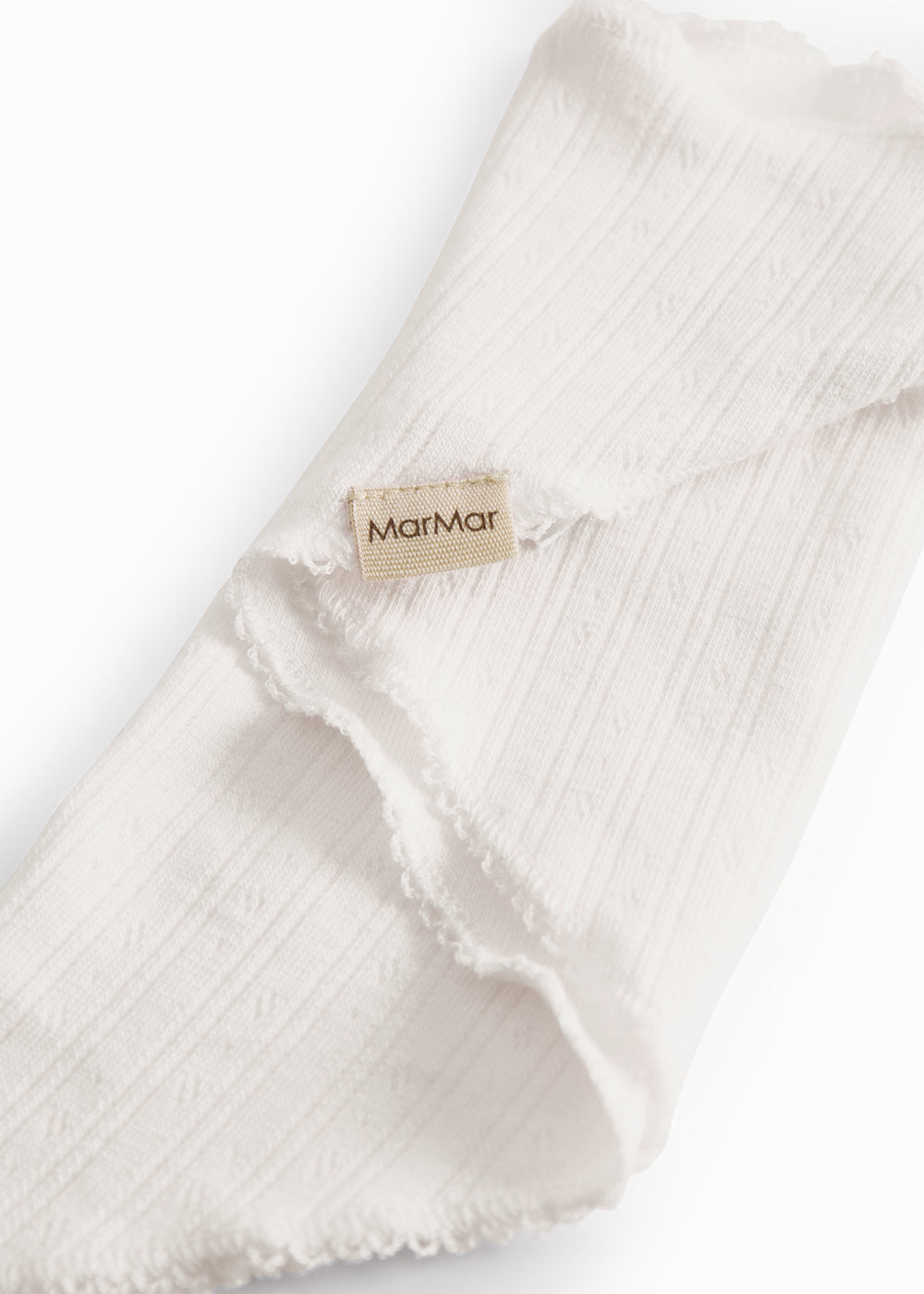 Strikket baby halstørklæde i råhvid