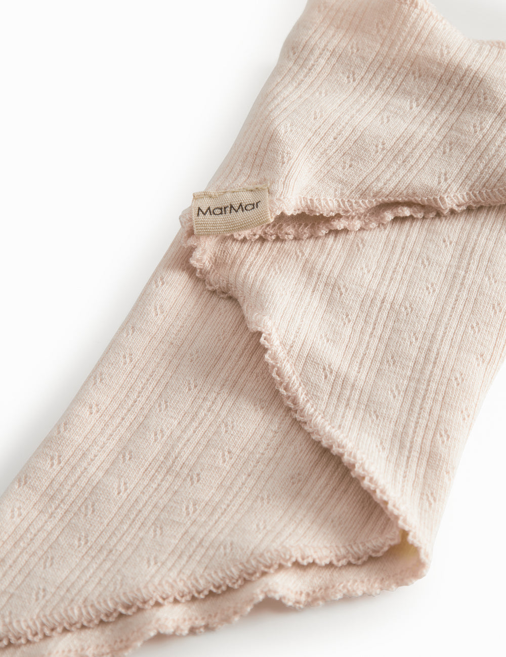 Strikket babyhalstørklæde i lyserød