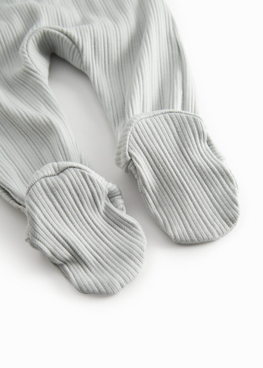 Langærmet lysegrøn pointelle heldragt med fødder til nyfødte