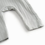 Lysegrøn langærmet pointelle heldragt med slå-om-lukning til nyfødte