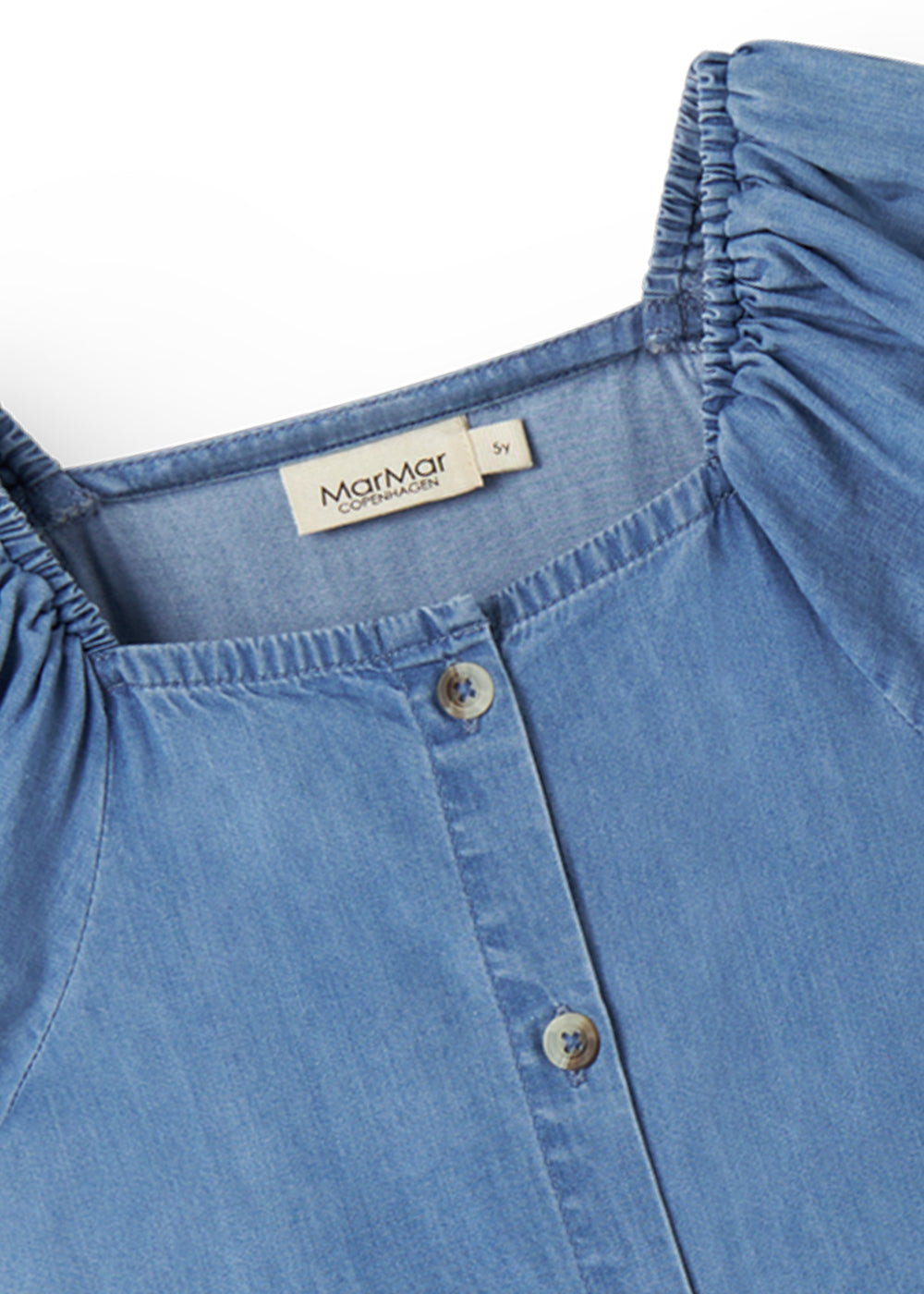 Blå børnekjole med pufærmer, lommer og knaplukning