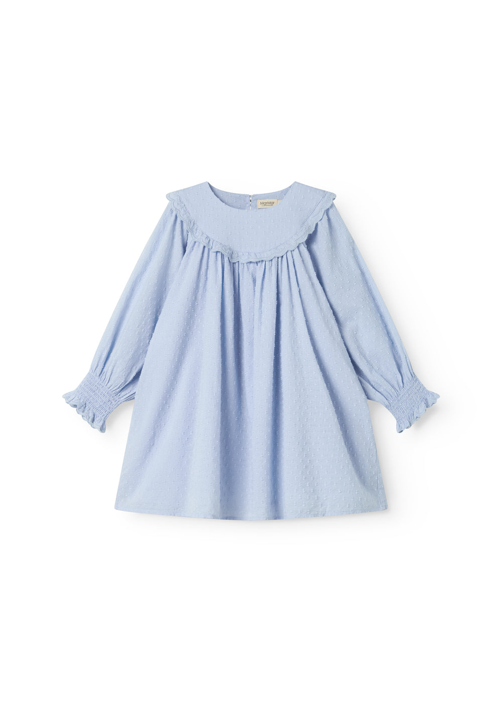 Langærmet lyseblå kjole med broderimønster, elastik ved håndleddene og rund halsudskæring med bølgede kanter