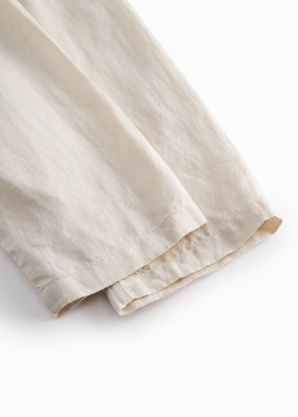 Beige bukser til baby med løs pasform  og elastik i taljen 