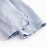 Lyseblå bukser til baby med løs pasform  og elastik i taljen 